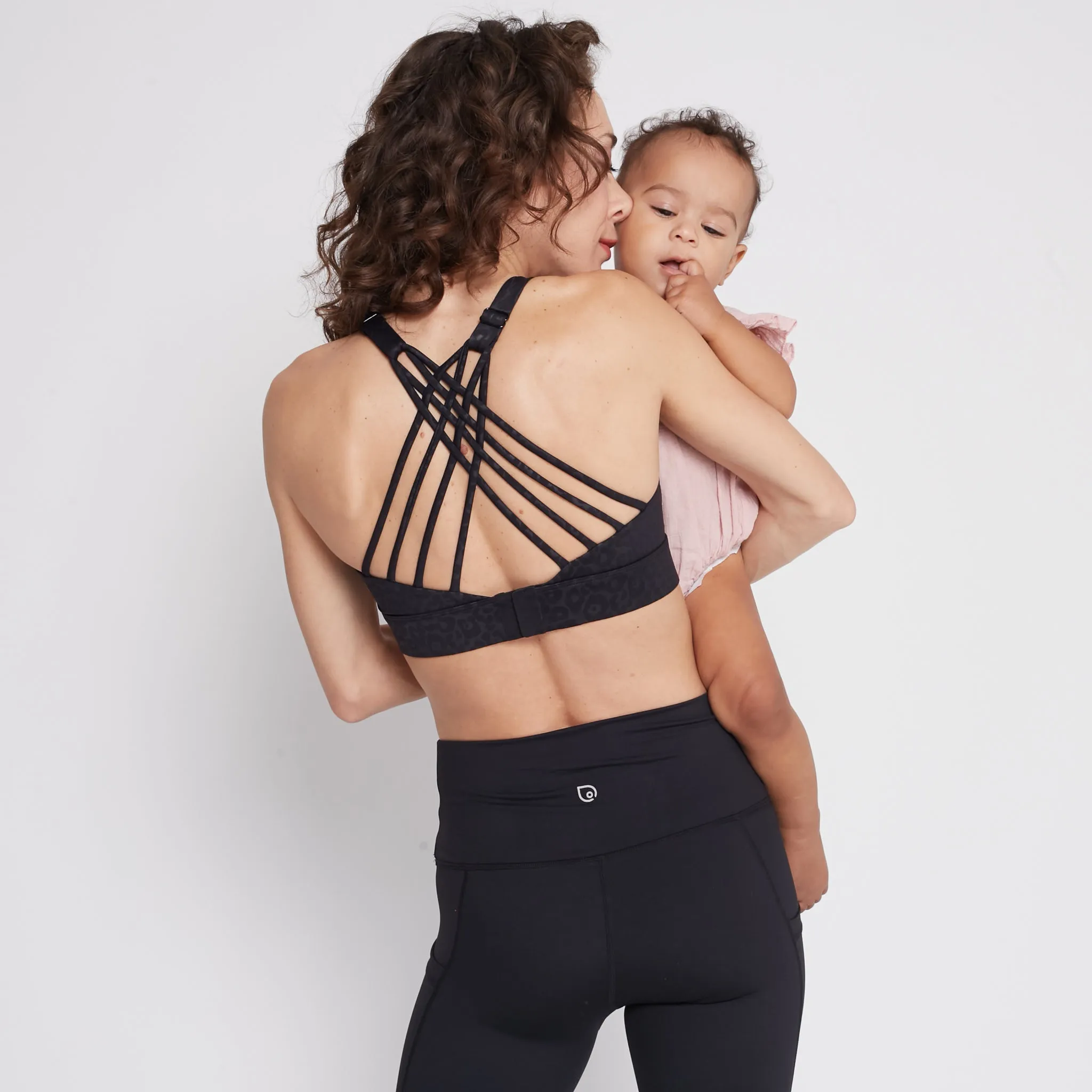 Océane 4 - Medium Support Nursing & Hands Free Pumping Sports Bra (Black Cheetah)