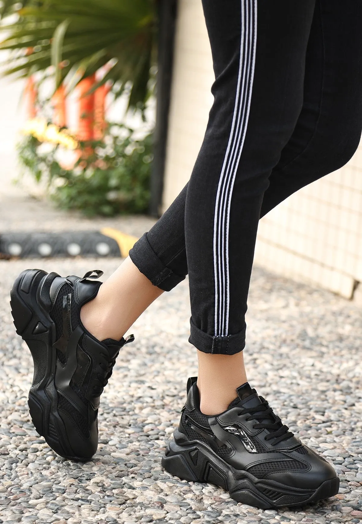Women's Black Leather Lace-Up Sports Shoes
