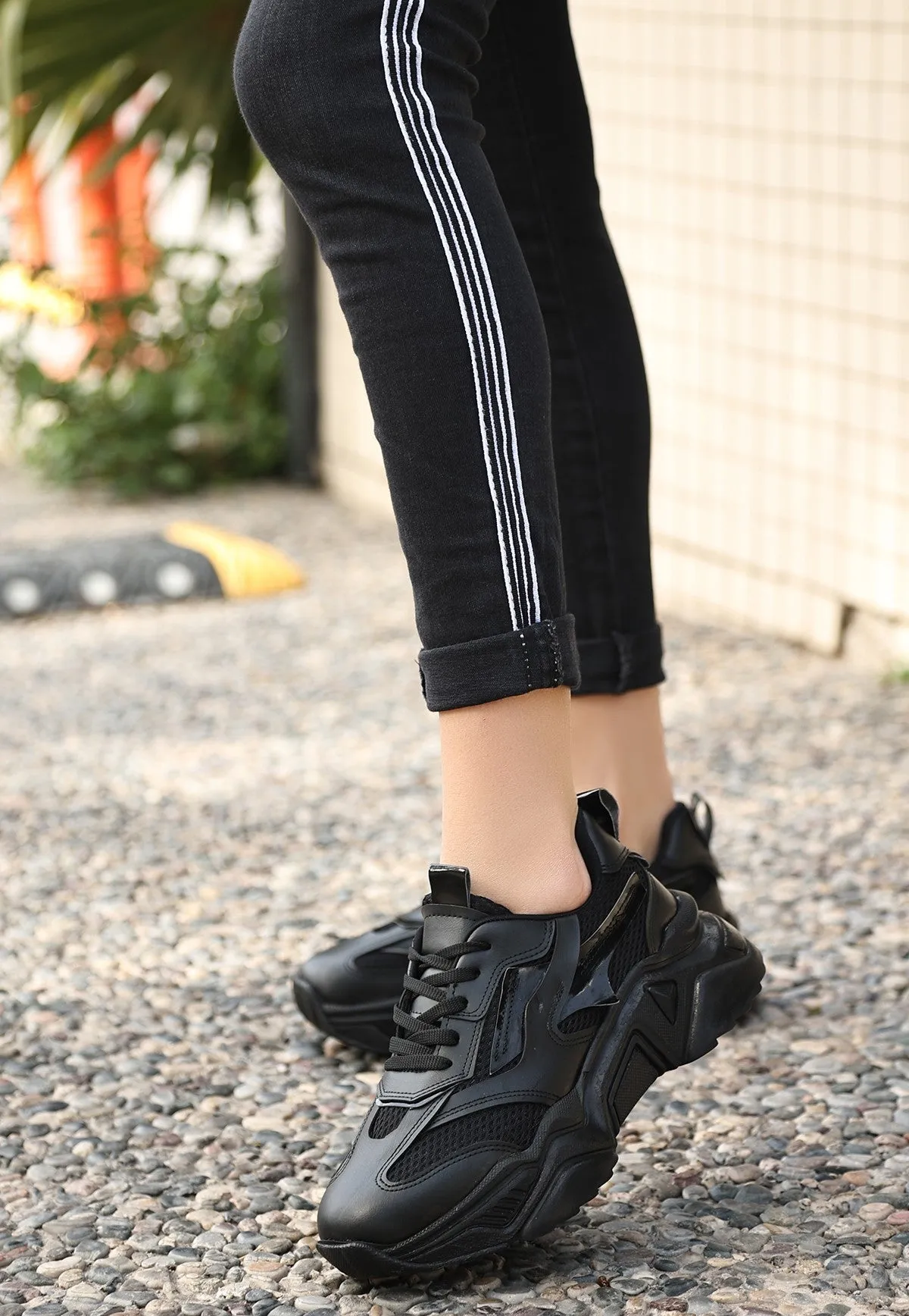 Women's Black Leather Lace-Up Sports Shoes