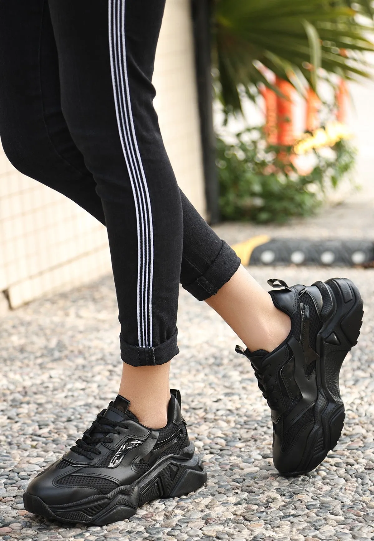 Women's Black Leather Lace-Up Sports Shoes